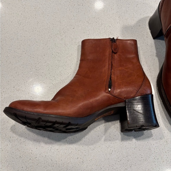 Timberland Leather Heeled Boots, size 10 - Picture 3 of 11